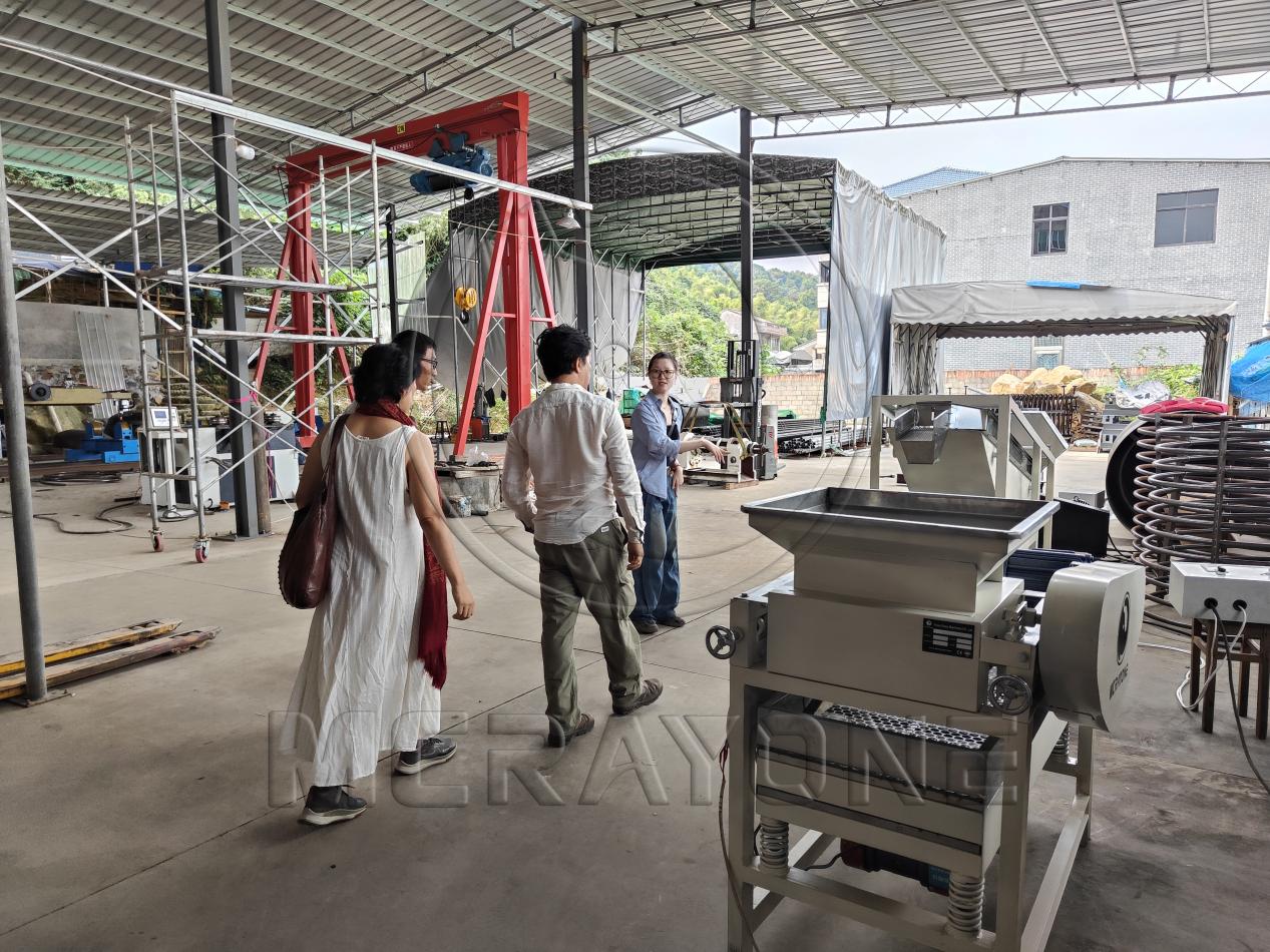 Inspection d&rsquo;usine par des clients étrangers et coopération en matière d&rsquo;équipements pour la production d&rsquo;huile de palmiste